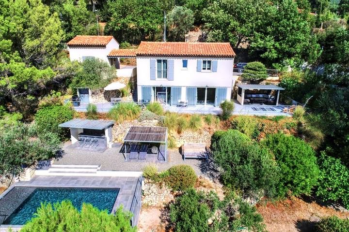 Gîte pour 6 personnes, avec piscine, adapté aux familles à Draguignan