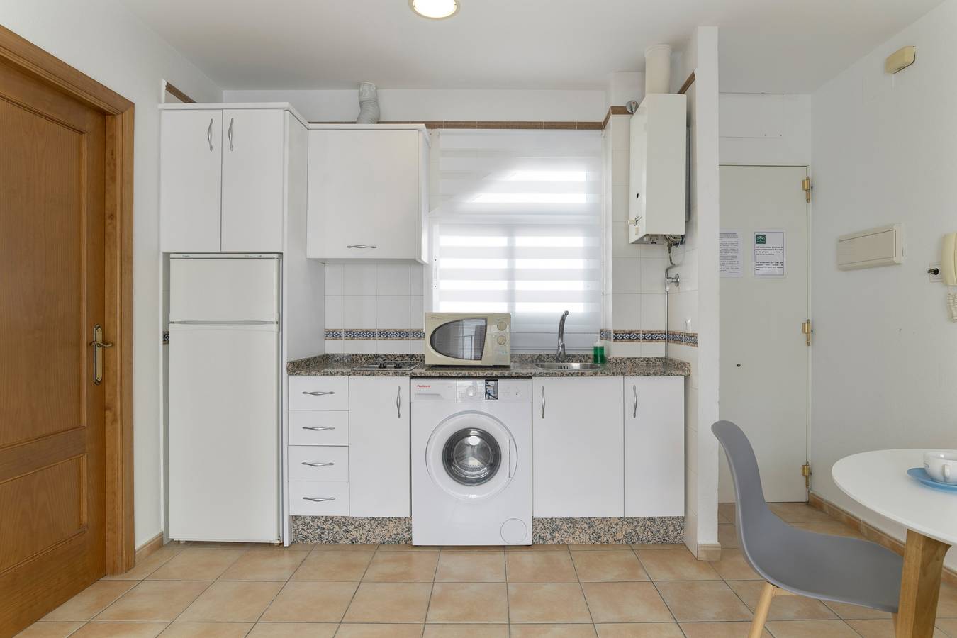Apartamento inteiro, 'Apartment Perez Zara 6' perto do mar com Terrace & Wi-Fi in Conil de la Frontera, Costa de la luz