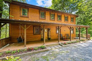 Vacation Rental for 14 Guests in Seven Devils, Blue Ridge Mountains, Picture 4