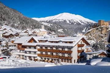 Hotel für 4 Personen, mit Sauna und Ausblick sowie Garten, mit Haustier in Ladis