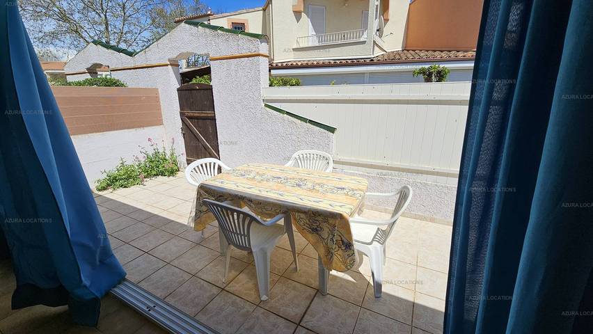 Appartement de vacances pour 5 personnes, avec Terrasse ainsi que Jardin et Piscine