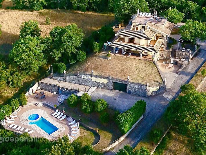 Ferienhaus für 22 Personen, mit Whirlpool und Pool sowie Terrasse und Garten - 1