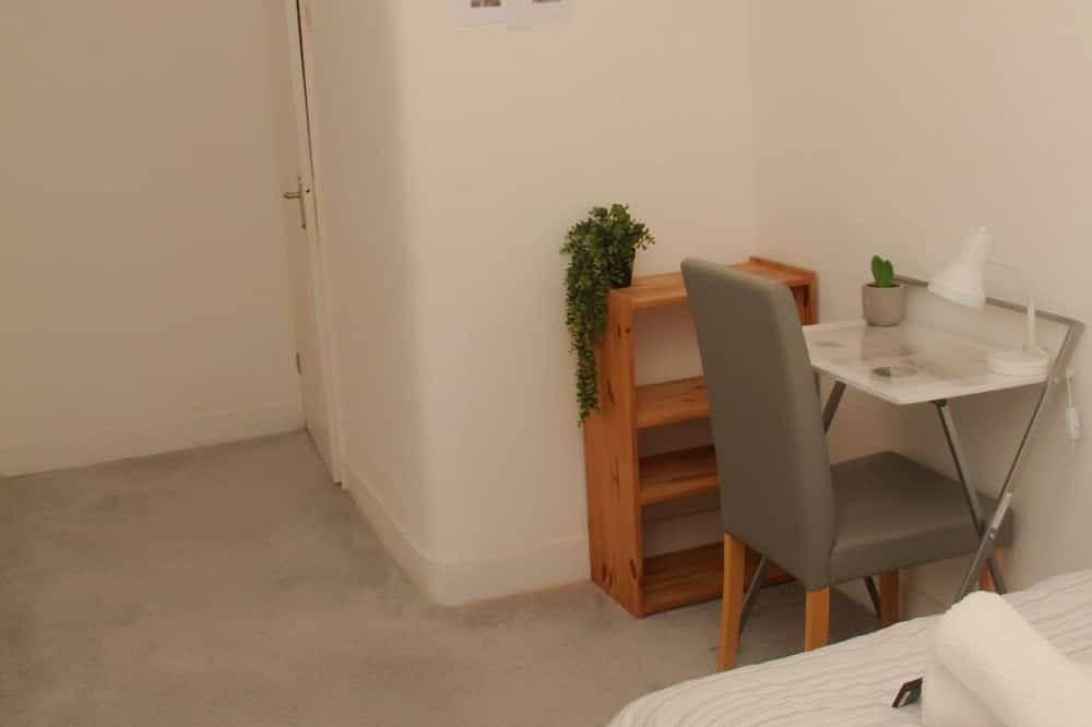 Hope Haven - Stylish Sa, Sleeps 5 in Leigh, Grand Manchester