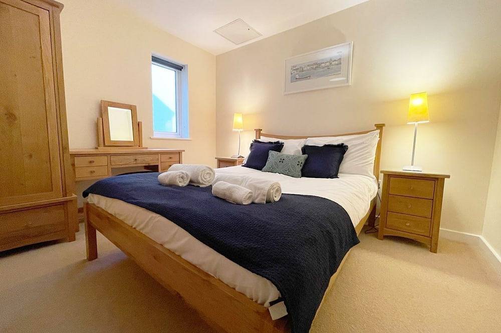 Entire apartment, Beautiful Porth beach front 3 bedroom apartment in Porth, Newquay