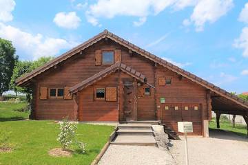 Chalet pour 5 personnes, avec jacuzzi ainsi que terrasse et jardin, animaux acceptés à Foncine-le-Haut