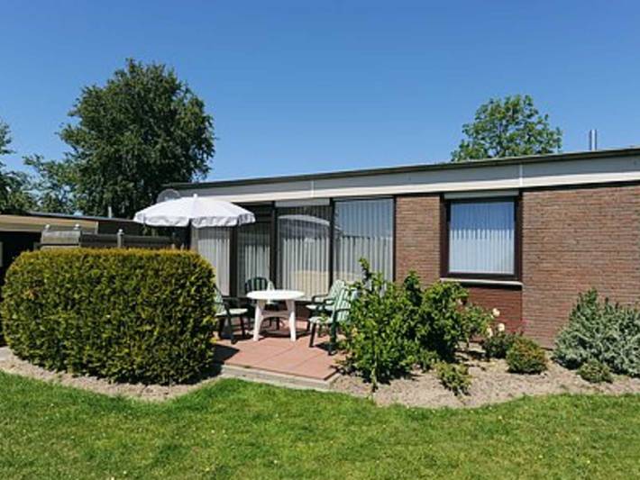 Bungalow für 4 Personen, mit Terrasse und Garten in Bensersiel