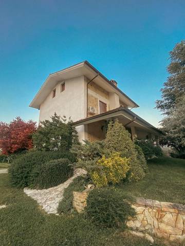 Cottage pour 2 personnes, avec vue ainsi que piscine et jardin à Rosciano