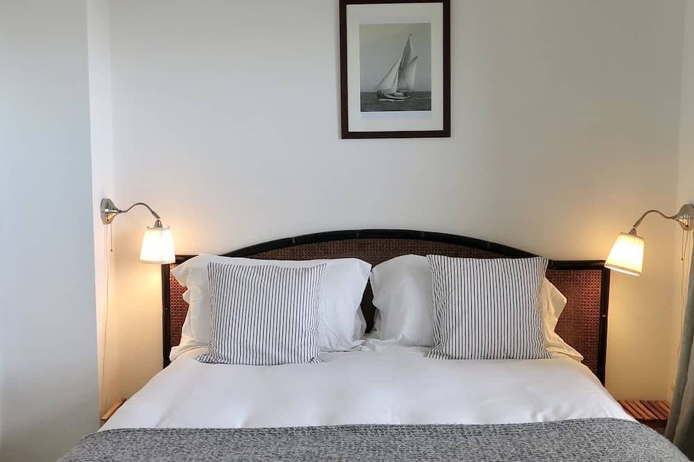 Coastguard Cottage With Sea Views in Hastings, East Sussex