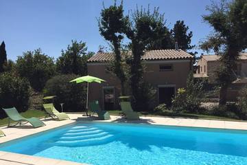 Gîte pour 6 personnes, avec jacuzzi ainsi que jardin et piscine, animaux acceptés à Saint-Vallier-de-Thiey