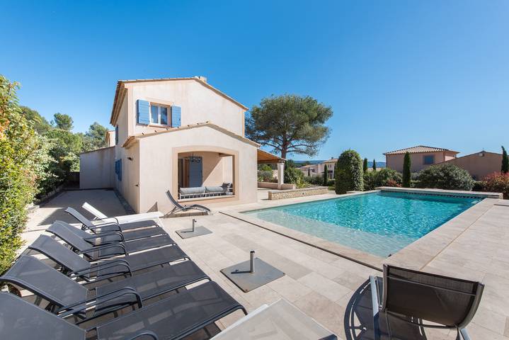 Gîte pour 8 personnes, avec piscine, adapté aux familles