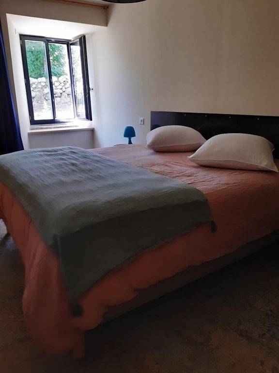 Appartement lodge -Ferme rénovée avec piscine, vue sur la Planèze in Valuéjols, Parc naturel régional des Volcans d'Auvergne