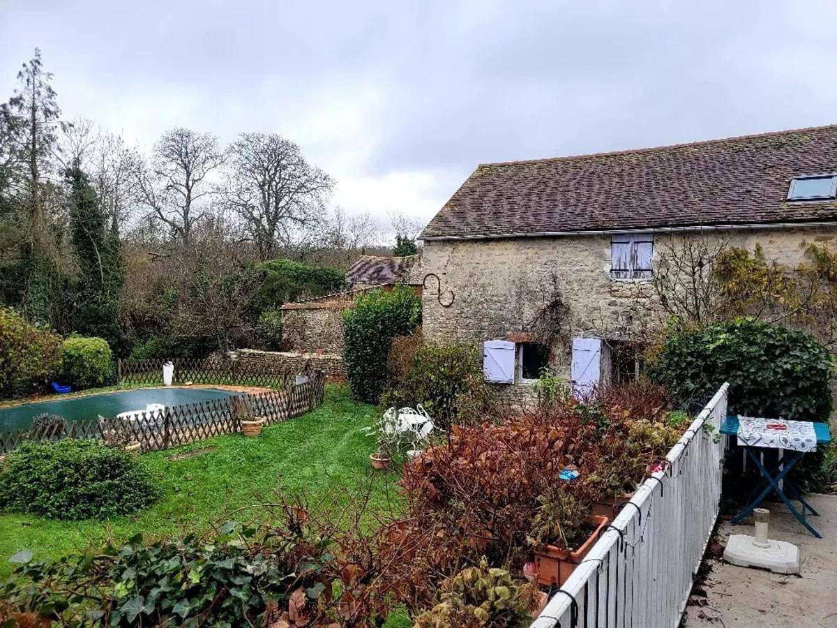 Three-Bedroom Holiday Home in Orville (Loiret), Région de Pithiviers
