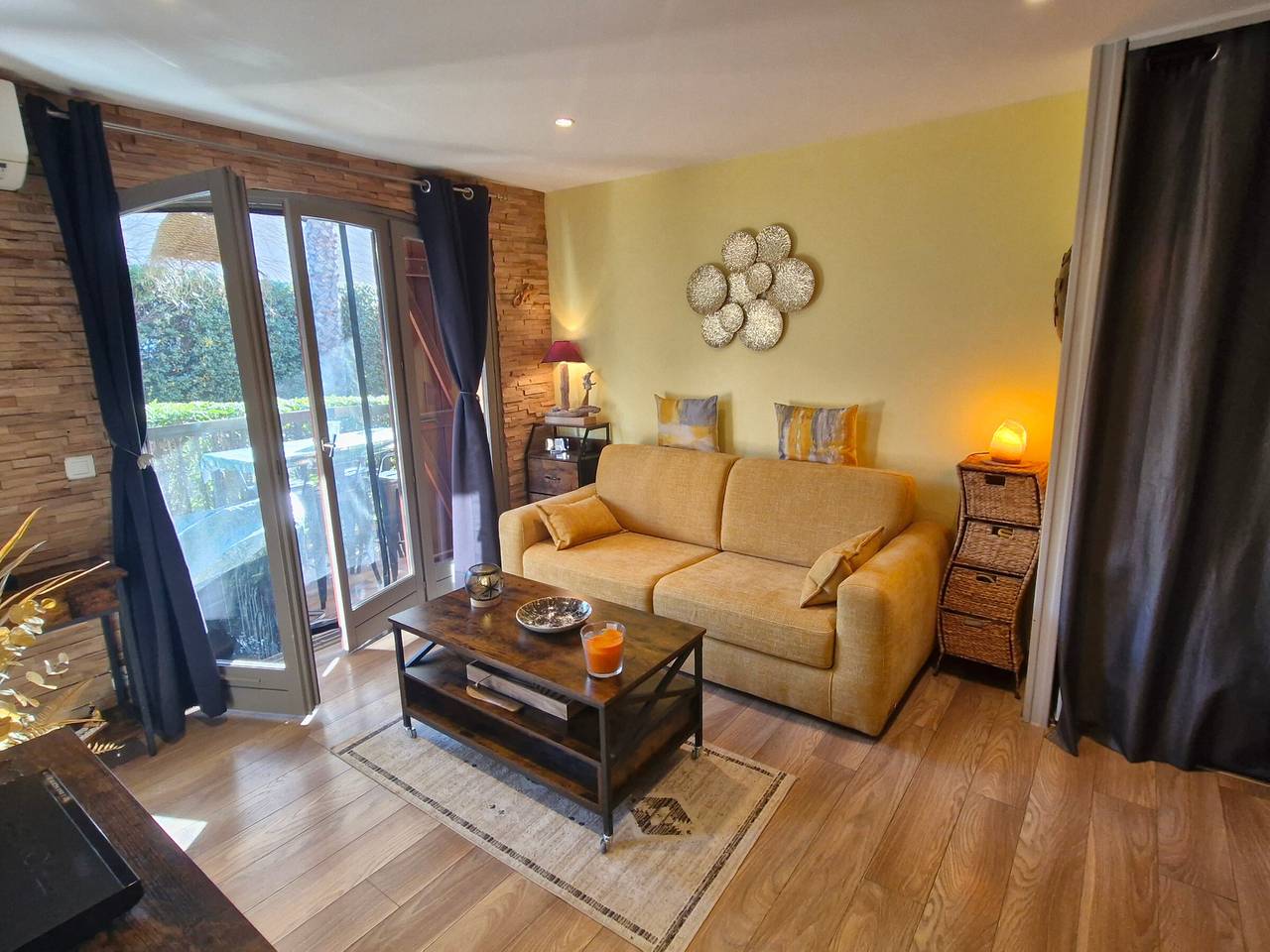 Ganze Wohnung, 2-Zimmer-Wohnung mit Klimaanlage, Terrasse und Parkplatz in Ste Maxime in Sainte-Maxime, Draguignan Region