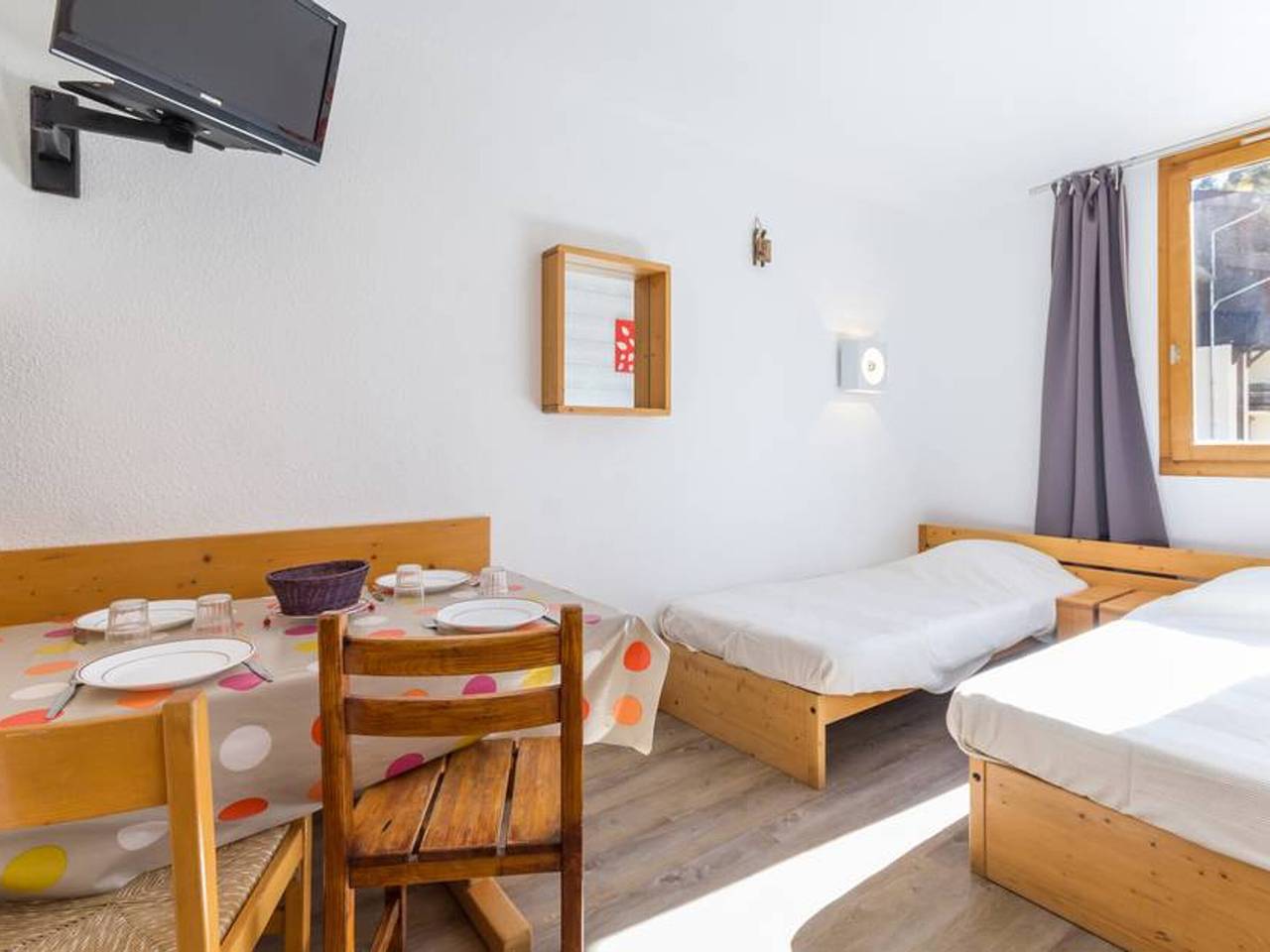 Studio entier, Studio rénové lumineux • Centre • Balcon • Parking • Pied des pistes in La Plagne, Bellentre