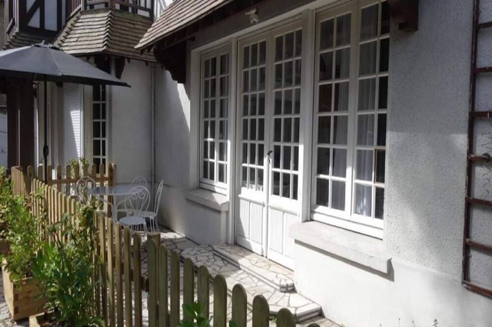 Entire apartment, Apartment in Isigny near Cotentin Park in Saint-Benoît-de-l'Aure, Bayeux region