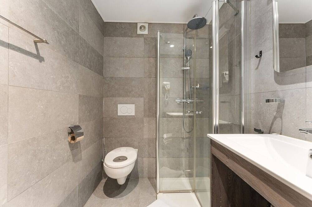 Spacious Triple Room in Historic Bruges. in Brügge, Westflandern