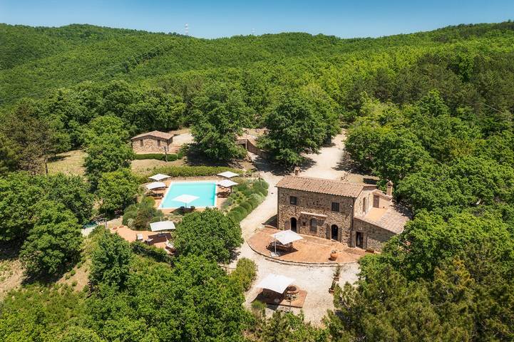 Ferienhaus für 10 Personen, mit Whirlpool und Terrasse sowie Garten in Radicondoli