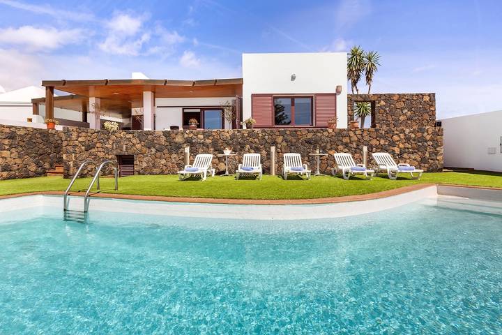 Villa für 12 Personen, mit Terrasse und Garten sowie Pool in Arrecife