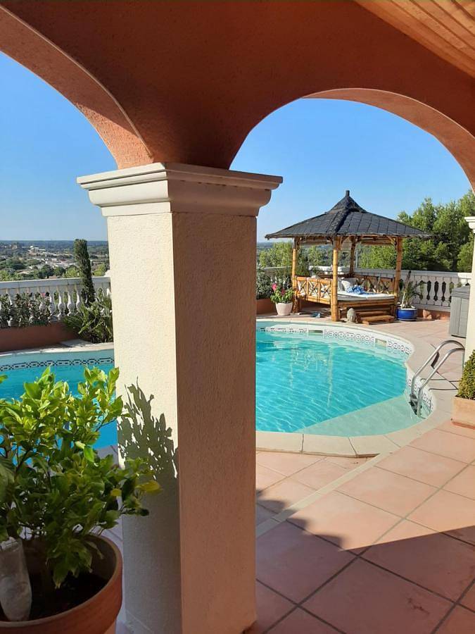 Chambre d’hôte pour 2 personnes, avec jacuzzi ainsi que jardin et piscine à Beaucaire - 3