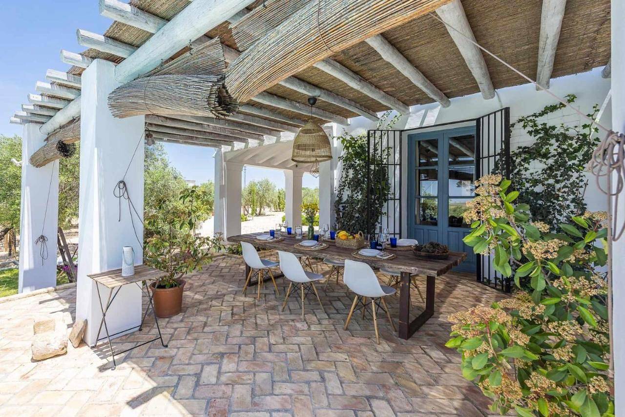 Villa "Hacienda San Antonio" with Private Pool, Private Garden & Wi-Fi in Marchena, Sevilla Province