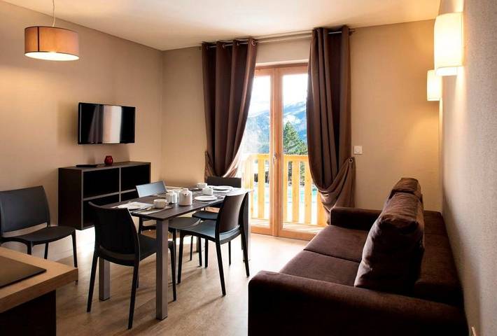 Location de vacances pour 4 personnes, avec piscine et balcon à Pra-Loup