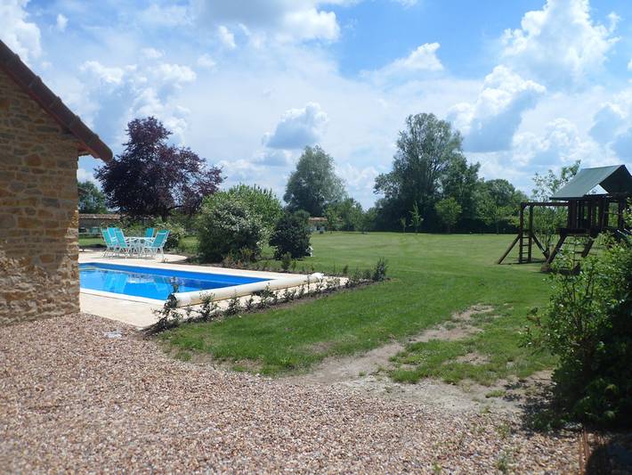Location de vacances pour 11 personnes, avec piscine ainsi que terrasse et jardin dans le Cher - 3