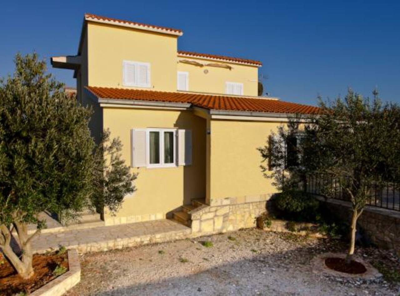 Ganze Wohnung, Apartman Olive Garden - Three Bedroom apartment With Sea View in Necujam, Solta