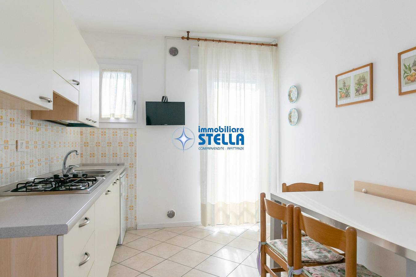 Entire apartment, Villa Mauro [Piazza Mazzini] *100 mt from the sea* in Lido di Jesolo, Jesolo
