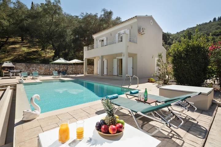 Villa for 7 people, with Balcony and Terrace as well as Garden in Agios Stefanos (Corfu)