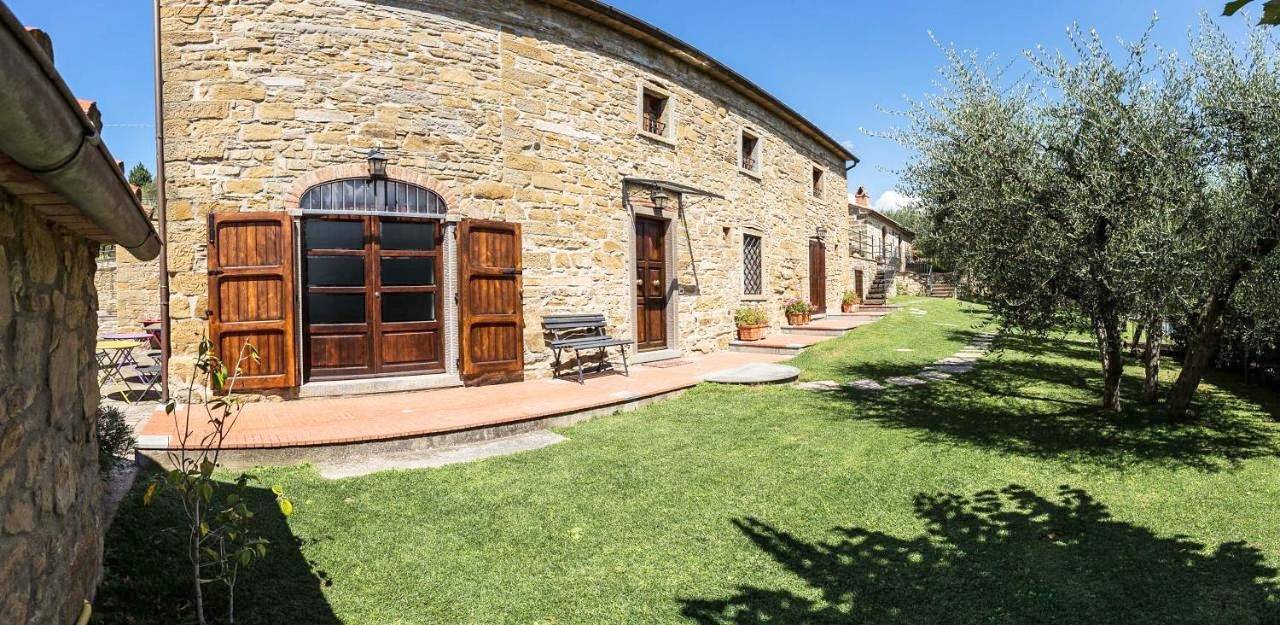 Double Room with Balcony in Montecchio Arezzo, Castiglion Fiorentino