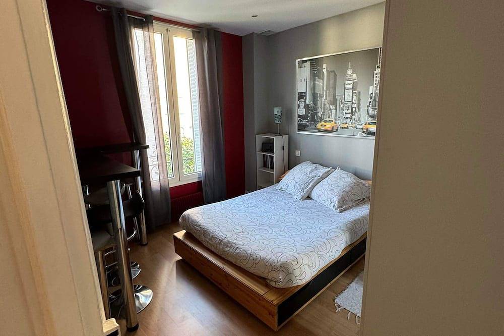 Appartement entier, Appartement de 75m2 entre Paris/Versailles in Chaville, Hauts-de-Seine