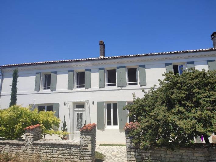 Location de vacances pour 2 personnes, avec vue ainsi que jardin et terrasse à Asnières-la-Giraud - 2