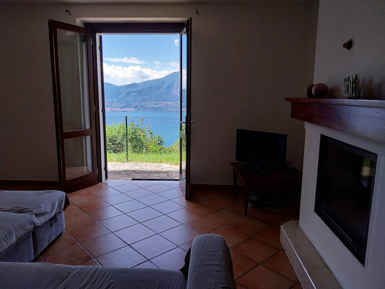 Casa Anna: Uitzicht op het Gardameer, 1.500 m² Privétuin en Privéterrassen in Torri del Benaco, Garda Bergen