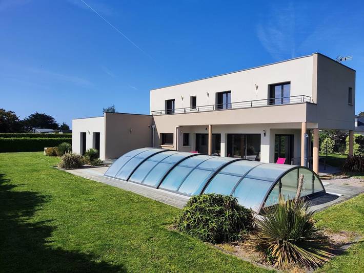 Gîte pour 10 personnes, avec jardin ainsi que piscine et terrasse, animaux acceptés à Plurien - 2