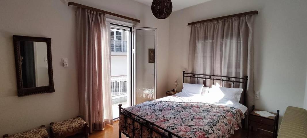 Gîte pour 3 personnes, avec Balcon et Terrasse ainsi que Vue sur le lac et Vue à Arta