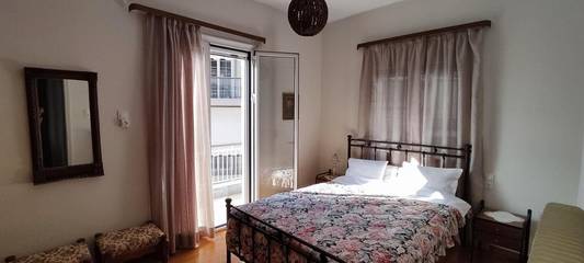 Gîte pour 3 personnes, avec vue ainsi que balcon et vue sur le lac à Arta