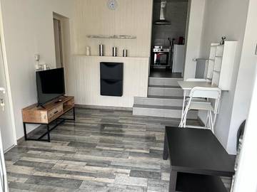 Gîte pour 4 personnes, avec terrasse dans Mailly-le-Camp
