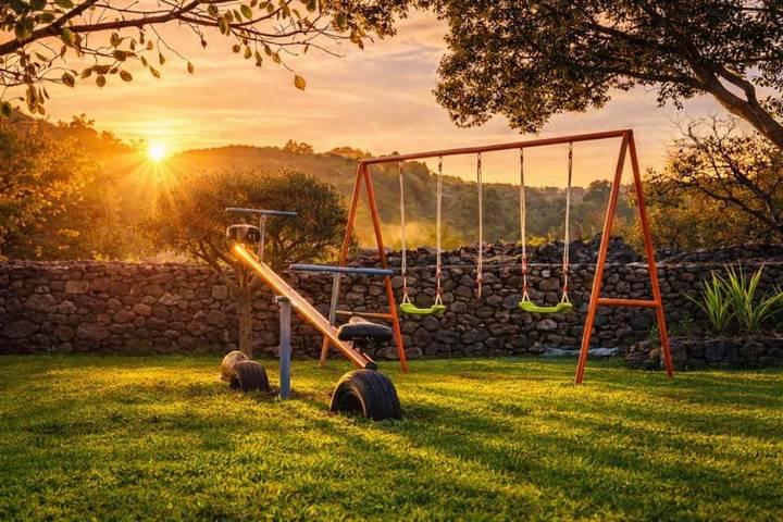 Casa vacanza per 7 persone, con giardino e panorama nonché piscina, con animali domestici a Piedimonte Etneo