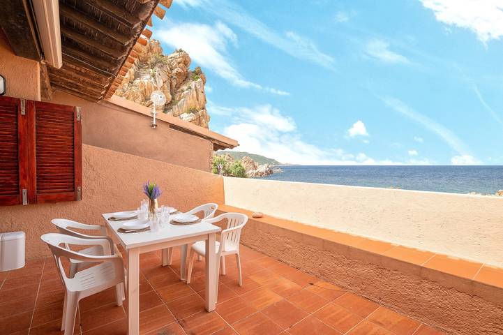 Ferienhaus 'Appartamento Li Tamerici' mit gemeinsamer Terrasse und Klimaanlage in Costa Paradiso, Trinità d'Agultu e Vignola