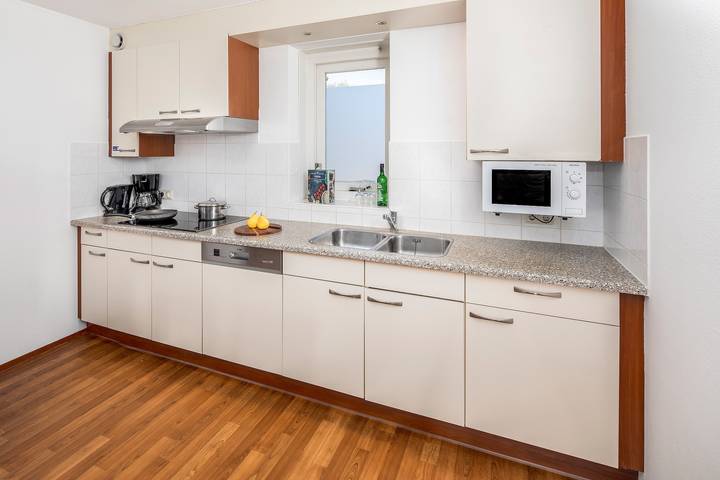 Ferienhaus für 12 Personen, mit Balkon/Terrasse und Terrasse in Bruinisse