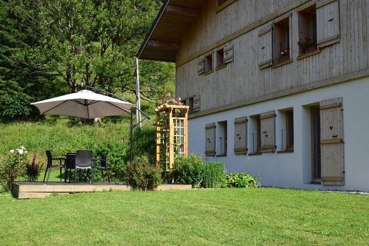Appartement de vacances pour 5 personnes, avec vue et jardin