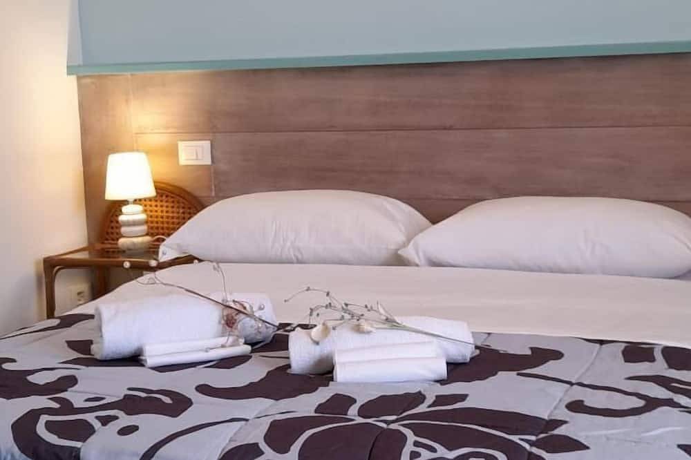 Entire apartment, Studio, side sea view, first floor (Gelsomino) in Anzio, Rome Province