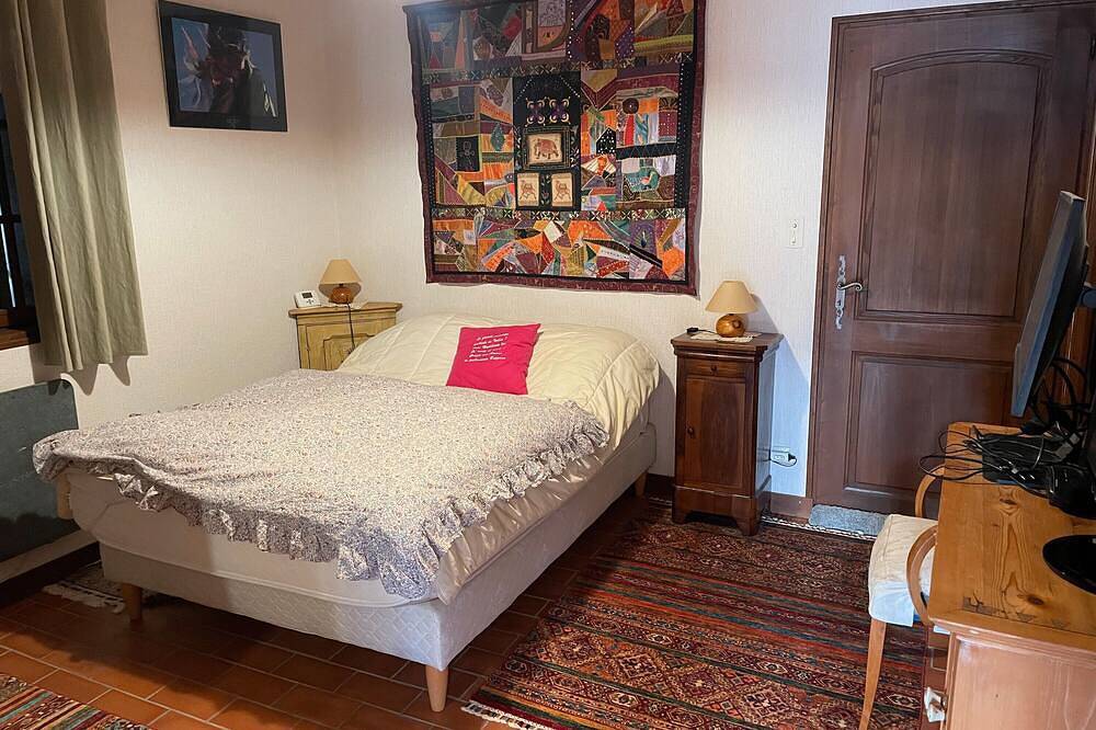 Entire apartment, Apartment 'La Ferme De 1876' with Mountain View, Shared Garden and Wi-Fi in Marignier, Bonneville region