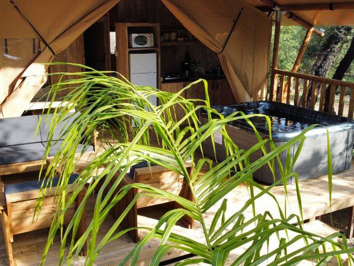 Camping pour 4 personnes, avec terrasse et piscine à Grimaud - 2