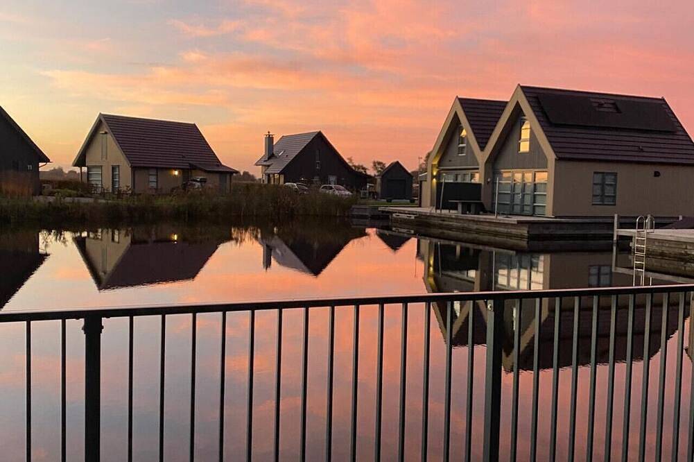Spacious Waterfront Family Gem: View, Terrace, Bbq in Friesland