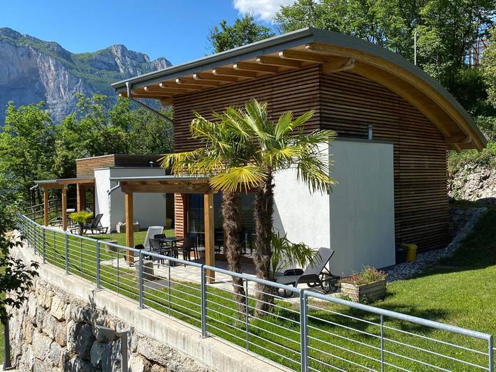 Bungalow per 2 persone, con Terrazza e Giardino nonché Piscina e Sauna in Trentino