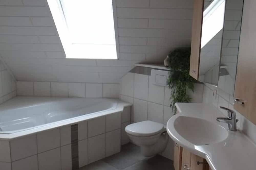 Ganze Wohnung, Ferienwohnung für 2 - 8 Personen, ideal auch für 2 Familien mit Kindern in Ehingen, Romantische Straße
