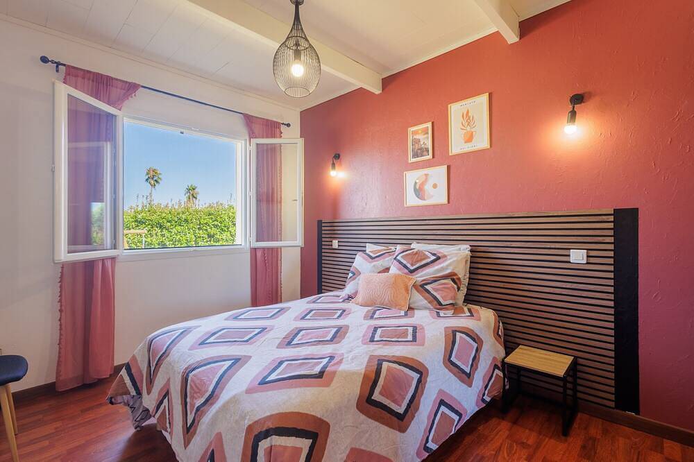 Beautiful air-conditioned villa, sleeps 11, private pool, near Moriani Plage. in Talasani, Corte e dintorni