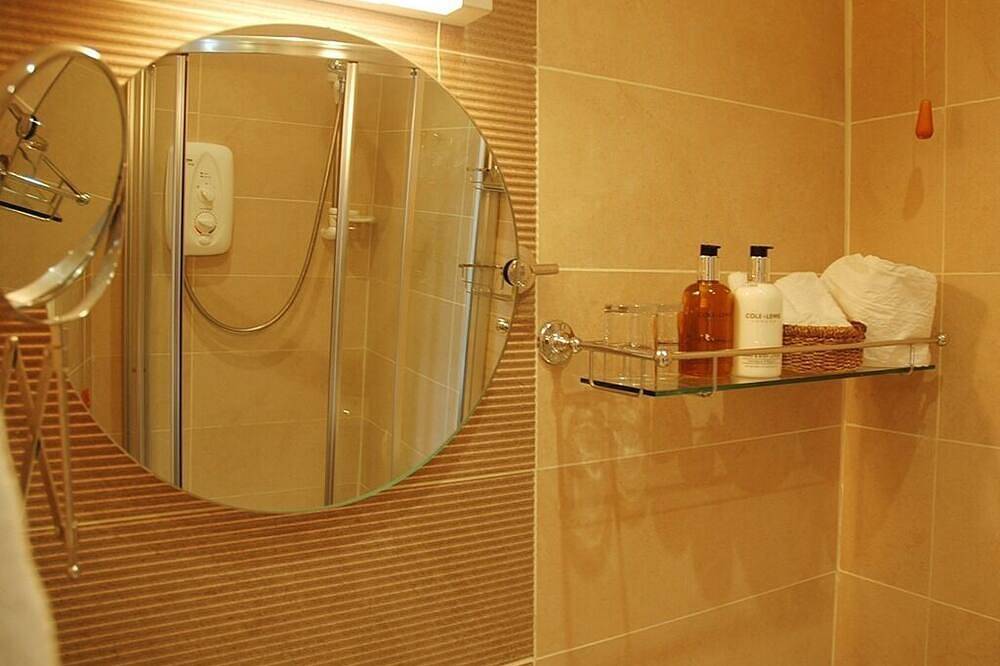 Standard Double Ensuite at Newcourt Barton in Cullompton, Devon