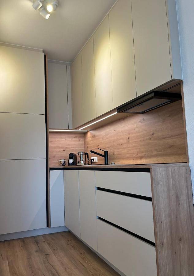 Appartement entier, Stilvolles Wels City-Apartment mit Südbalkon & Tiefgarage in Wels, Région de Linz-Wels